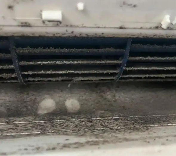 平遥空调吹的风有股烧焦味是怎么回事